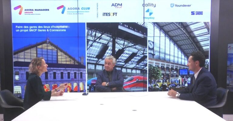 Dans un contexte de transformation profonde de la relation client, SNCF Gares & Connexions (10 millions de voyageurs/jour) engage une dynamique ambitieuse pour faire d'une partie de ses 3 000 gares, des lieux d’hospitalité à part entière. Porté par le programme Hospitalité, ce projet mêle réinvention des espaces, montée en qualité du service et acculturation des équipes SNCF et partenaires à une nouvelle culture de l’accueil. Loin d’une simple amélioration cosmétique, cette initiative s’appuie sur des outils concrets de formation — films pédagogiques, e-learning, kits d’animation — pour insuffler un esprit de service commun à tous les acteurs de la gare. Une transformation collective, humaine et durable, au service d’une expérience client réenchantée. Alexandre Carré reçoit Catherine Bhaud, Directrice Clients et Satisfaction TGV Inoui & Camille Giraudo, Fondateur de Lucilius.